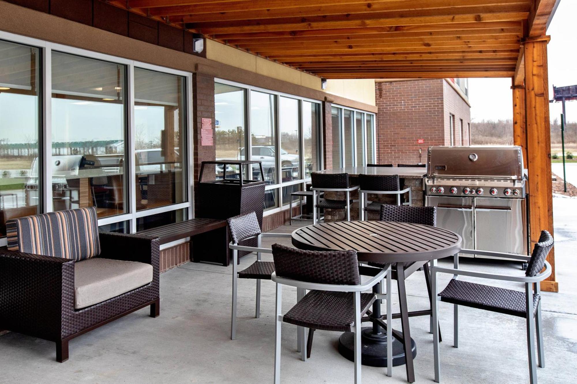 Towneplace Suites By Marriott Louisville Airport Exterior foto